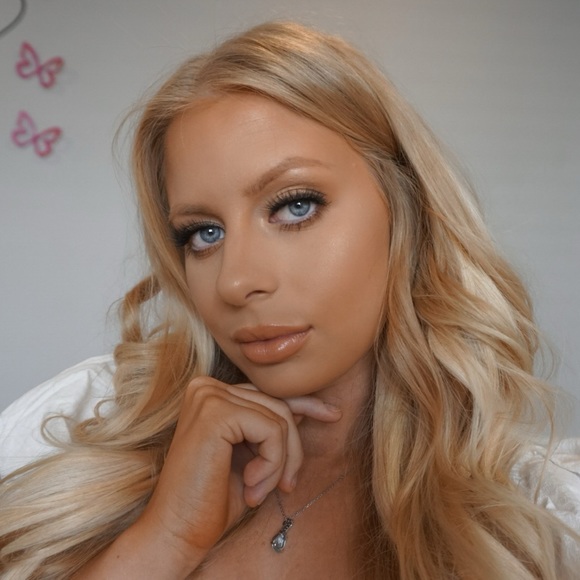 Meet your Posher, Andrea - Picture 5 of 14